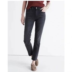 Madewell Cruiser straight‎ jeans in black. Worn a lot- well broken in!